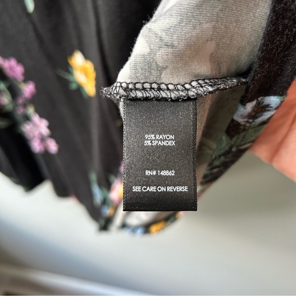 Torrid crop top super soft floral black - Picture 7 of 8